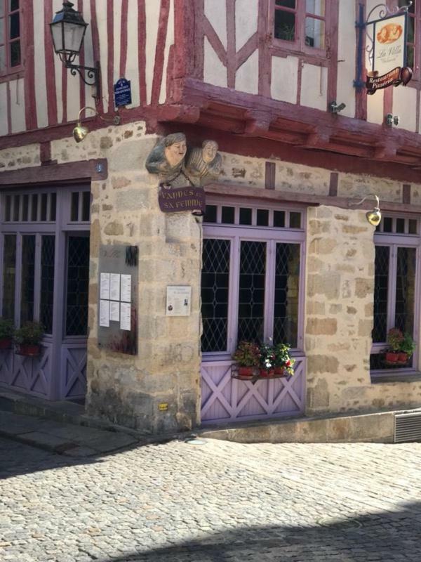 Appartement Au Coeur Du Quartier Historique Vannes Luaran gambar